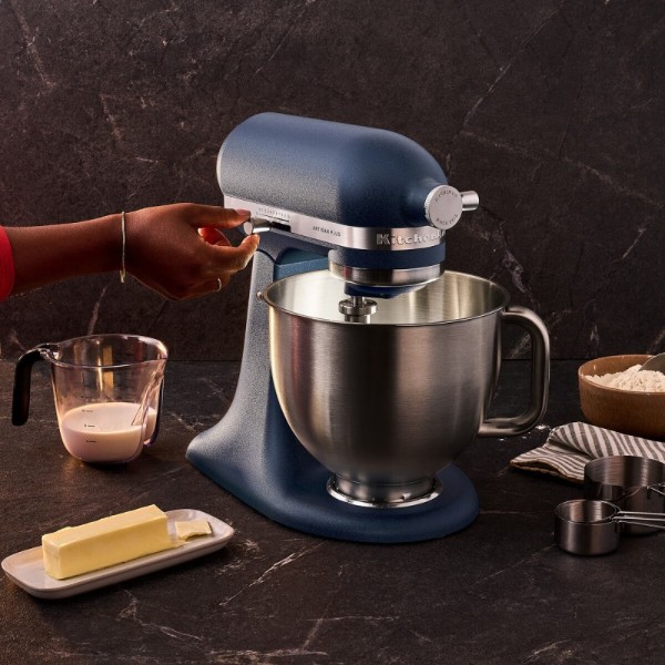 Фото - Планетарный миксер KitchenAid Artisan Plus 4.7 л (5KSM50PKVEWB)